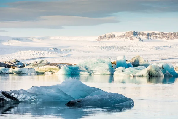 Ijsland Jokulsarlon Gletsjerlagune Ijsbergen Drijvend Verbazingwekkend Buitenlandschap — Stockfoto