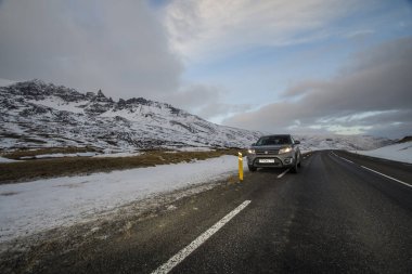 Kış boyunca İzlanda 'nın kuzeyindeki dağlar