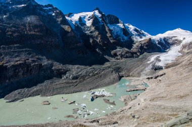 Avusturya 'daki Grossglockner Yüksek Alp Yolu, Kaiser Franz Josef buzuluna yakın..