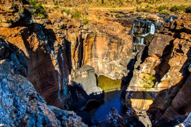 Güney Afrika 'da Mpumalanga' daki Blyde Kanyonu 'ndaki Bourke' un Şans Çukuru 'nda kaya oluşumu