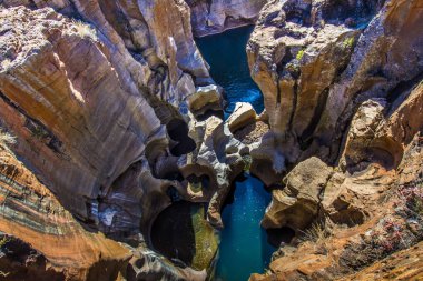 Güney Afrika 'da Mpumalanga' daki Blyde Kanyonu 'ndaki Bourke' un Şans Çukuru 'nda kaya oluşumu