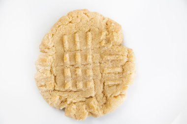 Beyaz izole fıstık ezmesi kurabiye