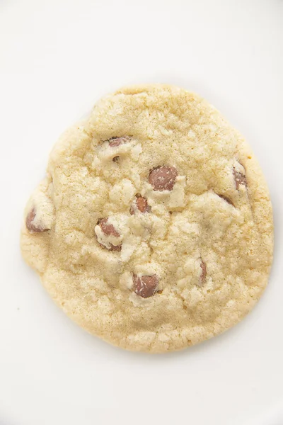 Chocolate chip cookie isolated on white — Stock Photo, Image