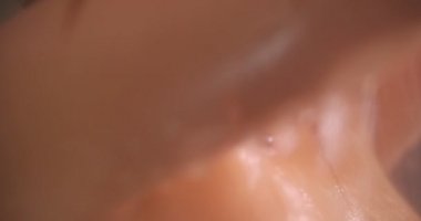 Duş mükemmel ıslak vücut seksi kadınla