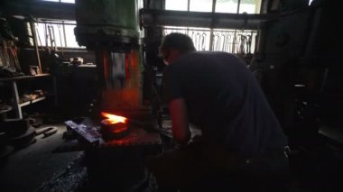 Mekanik Pres bir demircinin atölye