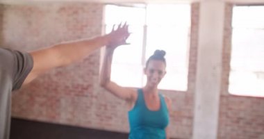 iyi bir eğitim dersten sonra grup yüksek çakmak