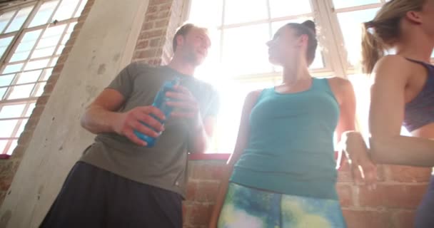 Athletic friends recovering and hydrating at the gym — Stock Video