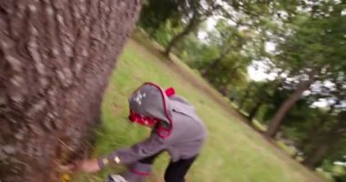 Çocuk korsan hazine sandığı için arıyorsunuz 