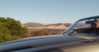 Genç çift yol yolculuk yapma