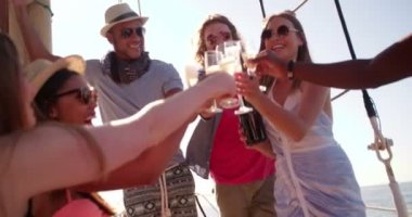 kız arkadaşları ve sunflare bir partide