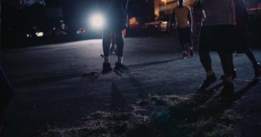 Basketbolcular Gece Boyunca Mahkemede Oynuyor