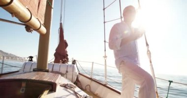 kahve eğlence yatında rahatlatıcı ile adam