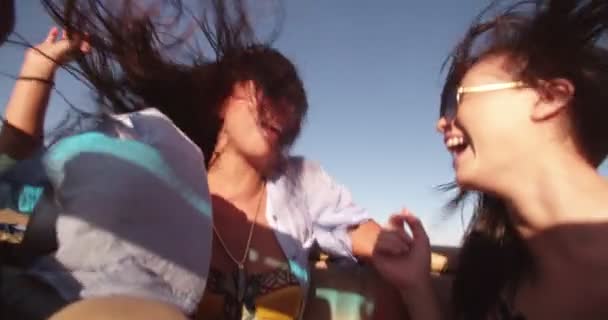 Girls laughing on the backseat of convertible car — Stock Video