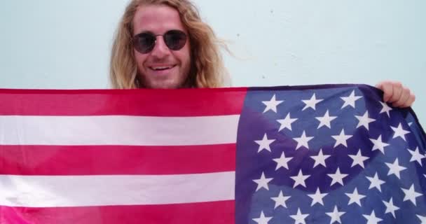 American Patriot with long hair posing — Stock Video