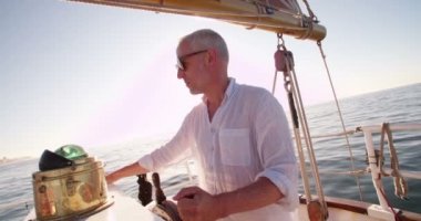 Aktif kıdemli kendi yat tekne kaptanı olmak