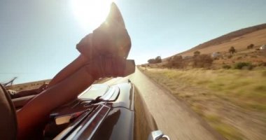 Kız aşık sahiptir yaz yolculuk