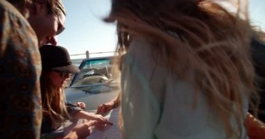 arkadaşlar onların sonraki macera için heyecanlı