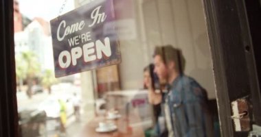 Cam kapı Coffee Shop açık işareti