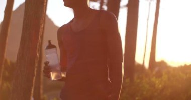 bir fitness başarısı ndan sonra atlet içme suyu