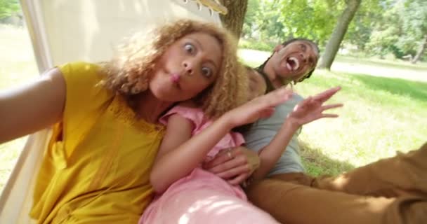 African-American family making silly faces and posing — Stock Footage African-American family making silly faces and posing Video Clip