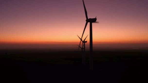 Wind turbines producing renewable green energy — Stock Video