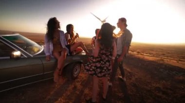 Bir yaz akşamı açık parti arkadaşları