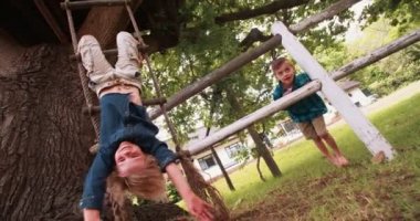 asılı bir ip merdiven gülümsemekten çocuk