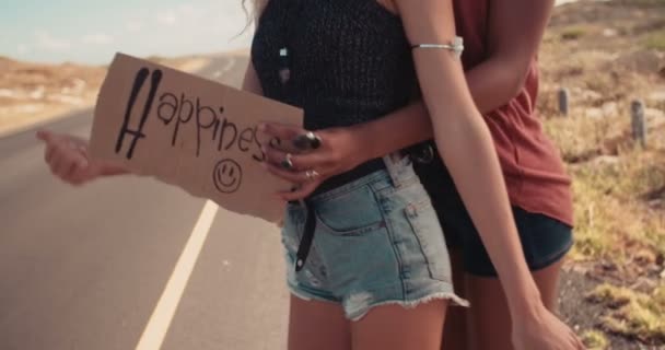Two Hipster Girls Hitchhiking Together — Stock Video