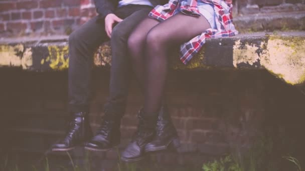 Guy and Girl Sitting on Ledge — Stock Video