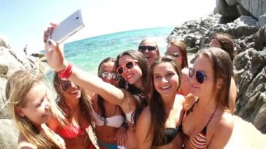 selfie çekici kız grubu