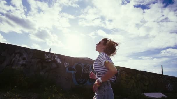 Adolescente corriendo — Vídeos de Stock