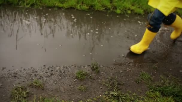 Young Boy Running Through Puddle — Stock Video