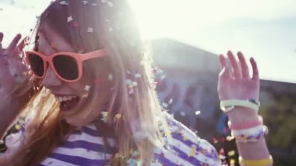 Teen Girl Ballando in Confetti — Video Stock