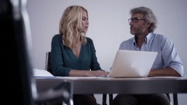 ofis arkadaşları birlikte çalışma