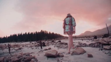 Boho moda elbiseli kız