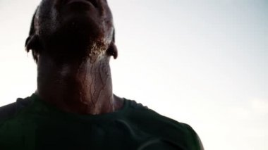 Egzersiz sonrası ıslak kafa sallayarak runner