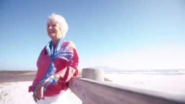 Plajda vaktinizi kadın kıdemli