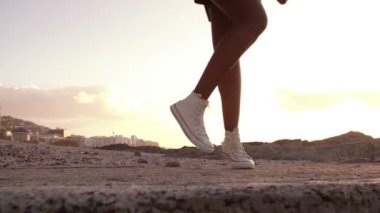 Kumsalda dans Afro-Amerikan kız