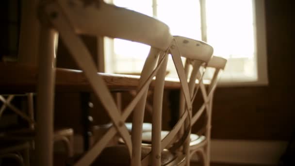 Eetkamer tafel en stoelen — Stockvideo