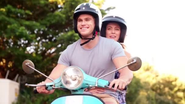 Couple leaving on a road trip on scooter — Stock Video