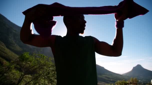 Athlete after exercise with towel — Stock Video