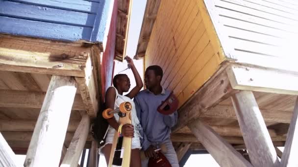 Teenage couple in front of wooden buildings — Stock Video