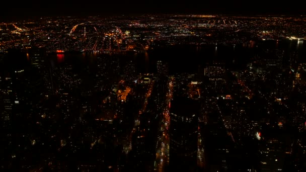 Empire State Building 's nachts — Stockvideo