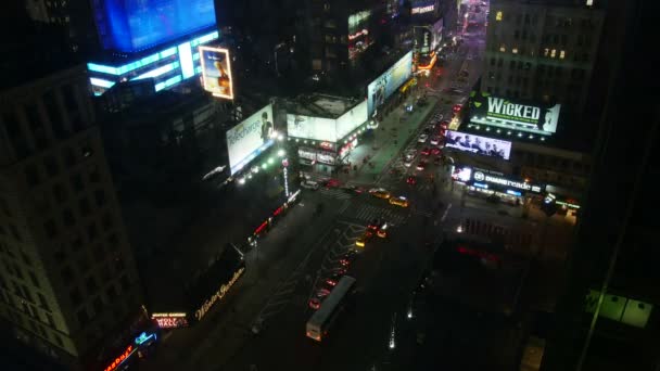 Times Square por la noche en Manhattan — Vídeo de stock