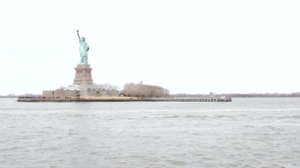 Estatua de la libertad en Nueva York — Vídeo de stock