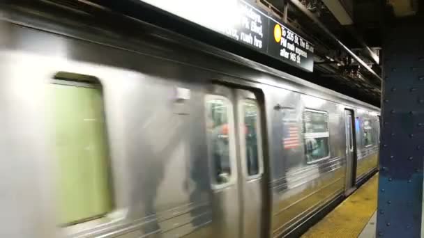 Tren de metro en Nueva York — Vídeo de stock