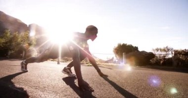 Atlet bir fitness çalıştırmak için hazırlanıyor