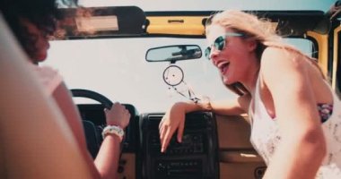 Bir yol gezisi tatil plaj Teen kızlar