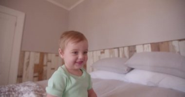 Bebek çocuk maceraperest tarama