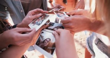 Kendilerini yuvarlak fotoğrafları geçen Arkadaşlar
